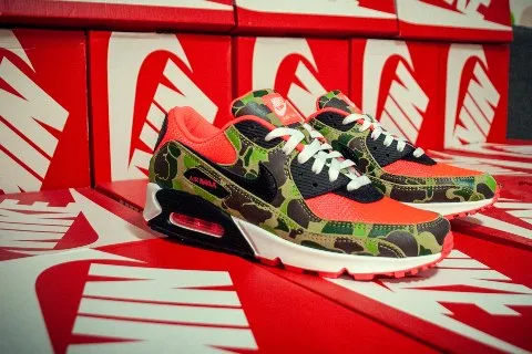 REVERSE YOUR AIR MAX DAY, STAY AT HOME