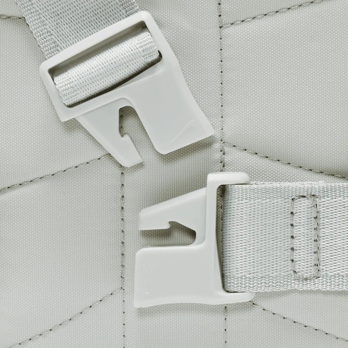 NIKE Ranac Sportswear Commute 