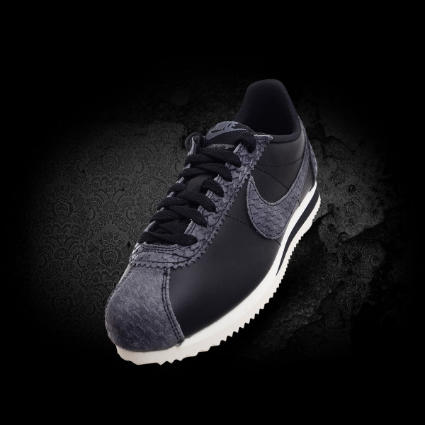 NIKE Patike WMNS CLASSIC CORTEZ PREM 905614 002 Tike.rs